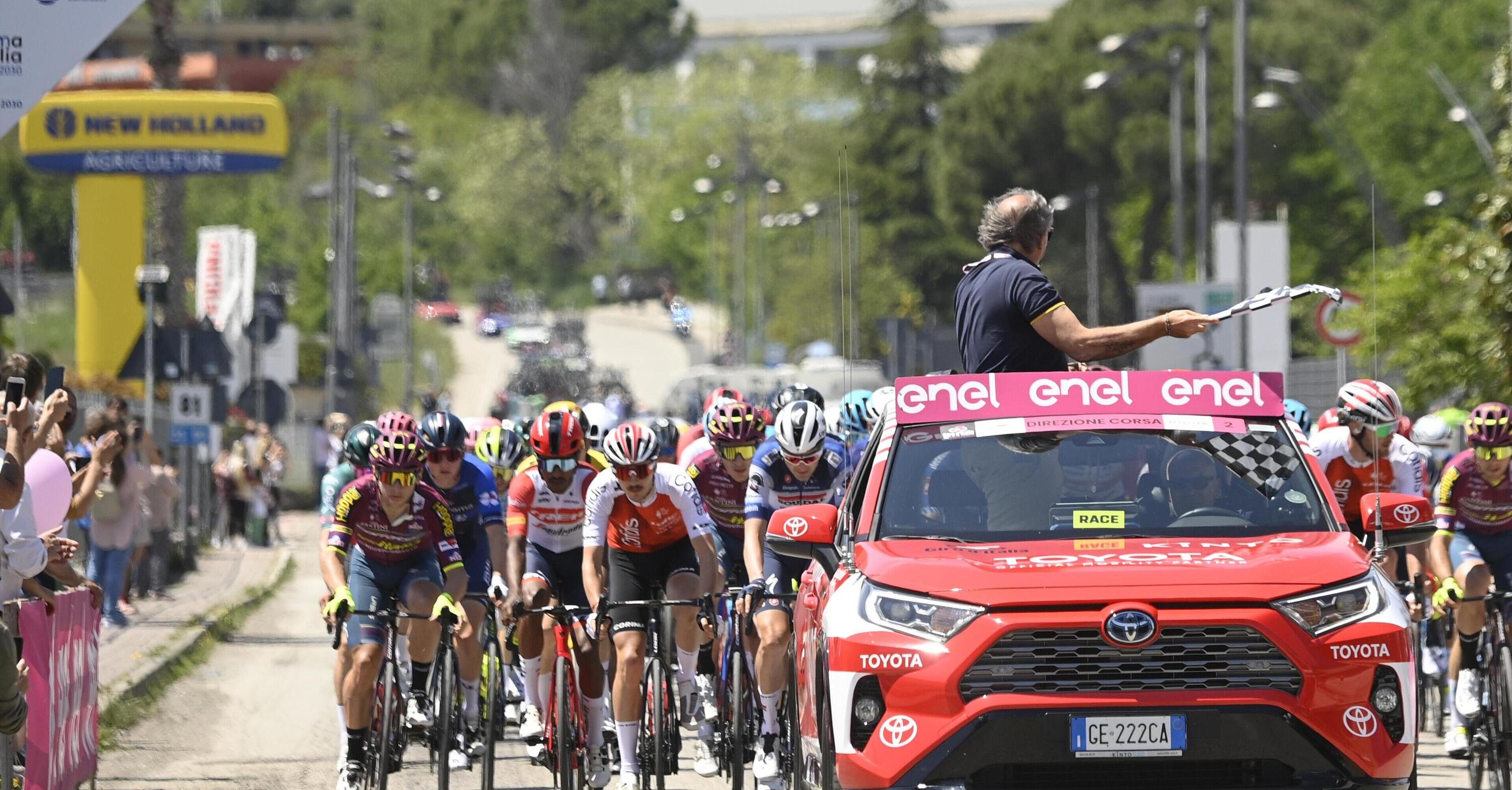 Toyota al Giro d'Italia: elettriche e ibride vincono tutte le tappe