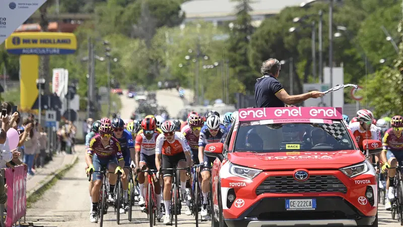 Toyota al Giro d'Italia: elettriche e ibride vincono tutte le tappe