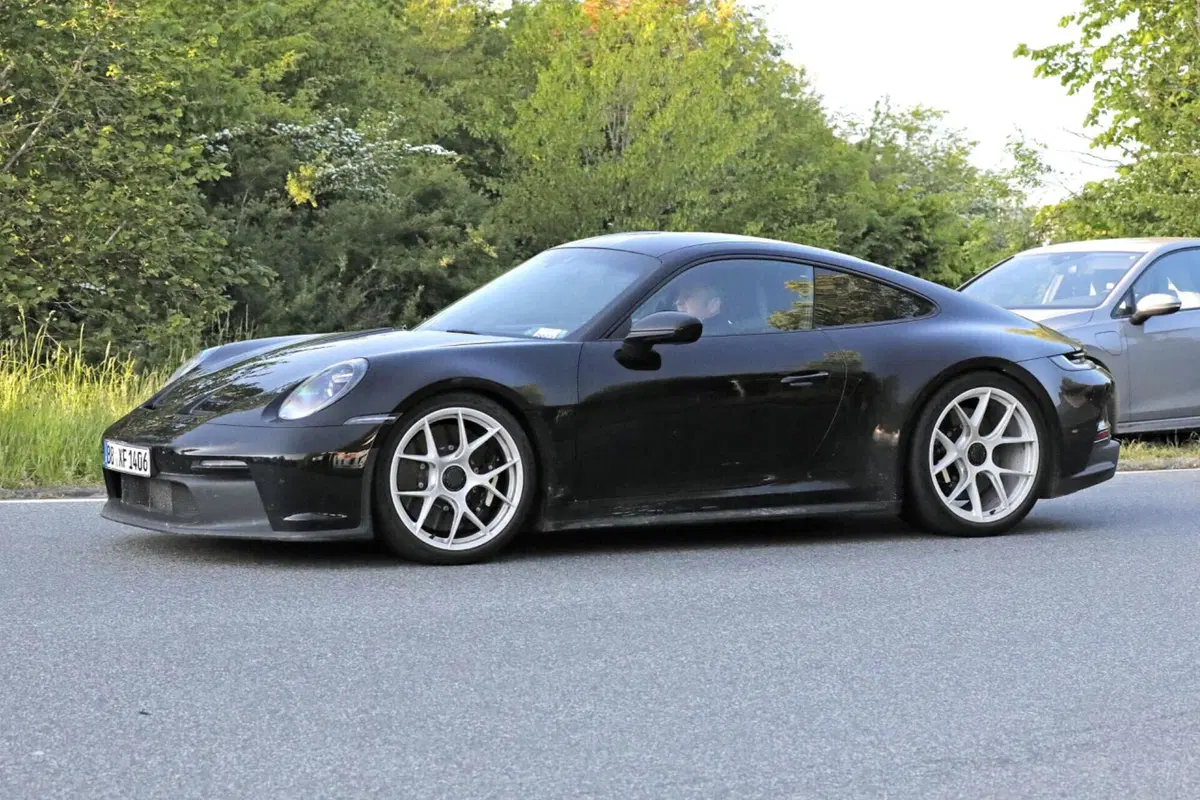 Porsche 911 ST, sarà leggera e avrà più di 500 Cv [Foto Spia] (3)