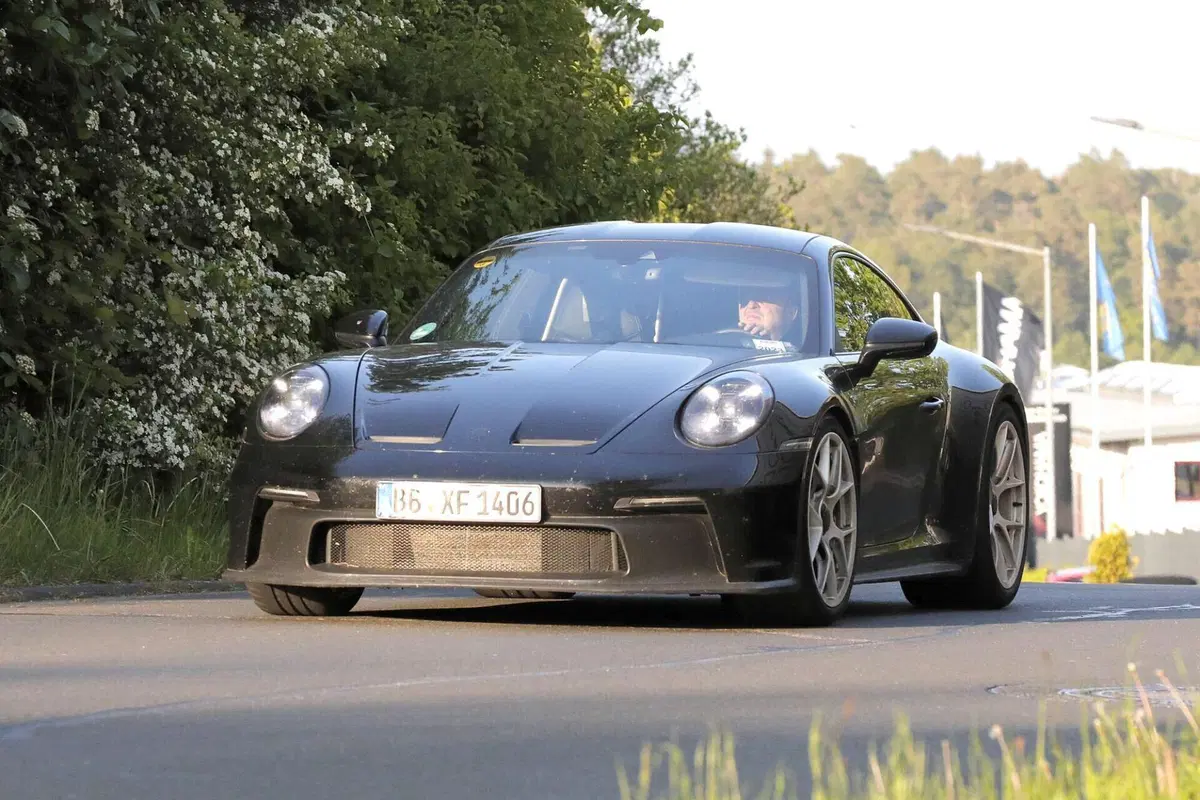 Porsche 911 ST, sarà leggera e avrà più di 500 Cv [Foto Spia] (4)