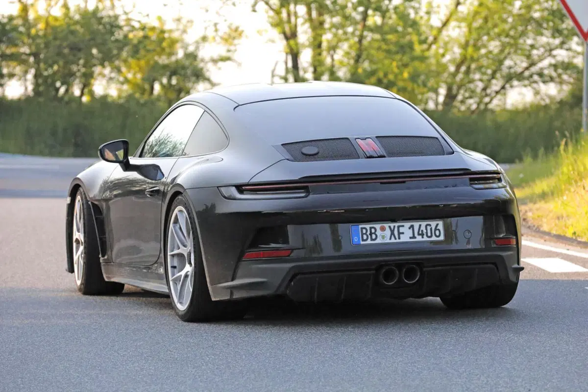 Porsche 911 ST, sarà leggera e avrà più di 500 Cv [Foto Spia] (6)