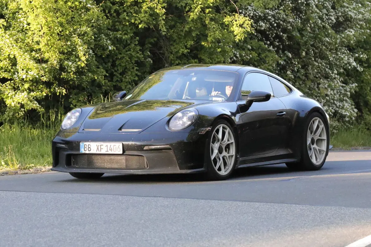 Porsche 911 ST, sarà leggera e avrà più di 500 Cv [Foto Spia] (7)