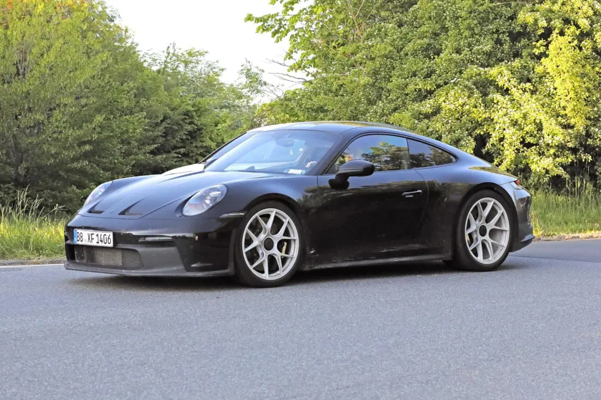 Porsche 911 ST, sarà leggera e avrà più di 500 Cv [Foto Spia] (11)