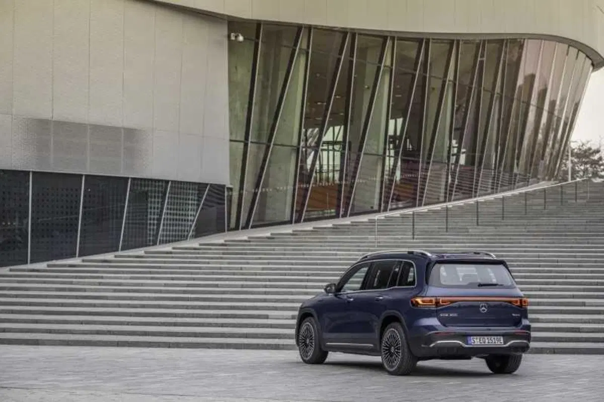 Mercedes EQB: l'elettrico "ti piace vincere facile". Confort, spazio a bordo, autonomia, tecnologia  (2)