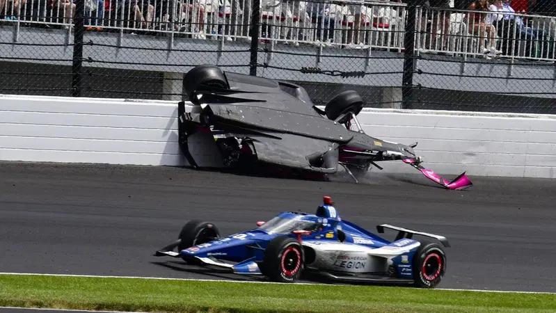 Quella RUOTA ha sfiorato la GENTE | L'incidente ASSURDO alla Indy 500 [VIDEO]