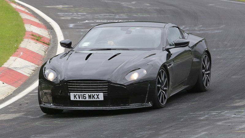 Nuova Aston Martin Vantage: prime foto spia