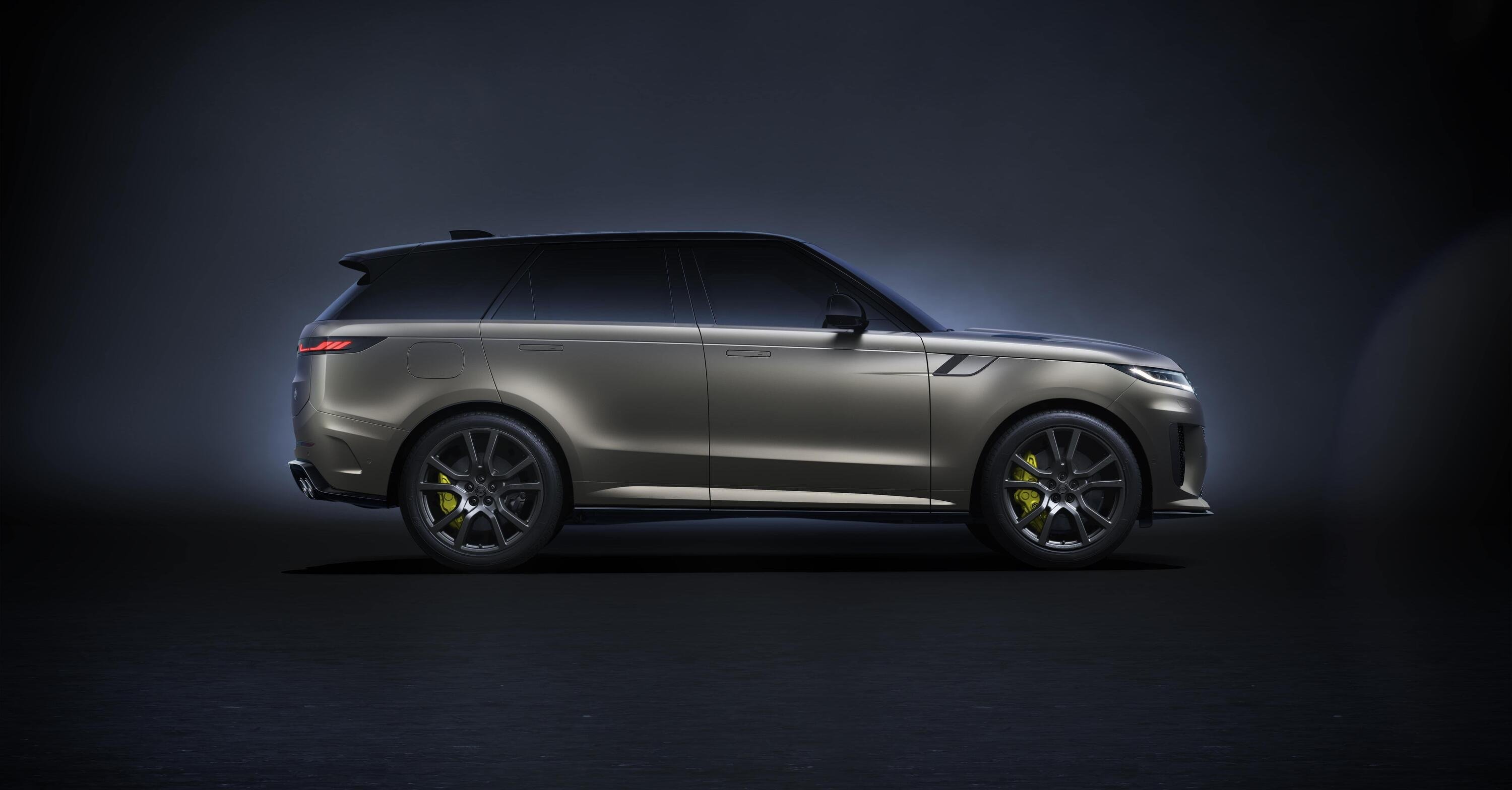 Nuova Range Rover Sport SV, lusso e prestazioni