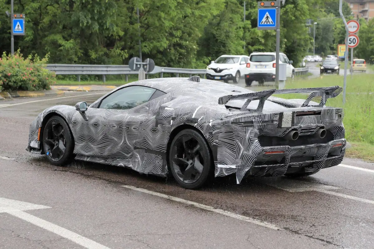 Ferrari SF90 LM: il prototipo è una BELVA [Foto Spia] (2)