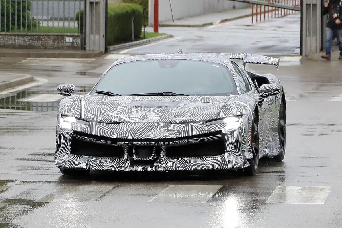 Ferrari SF90 LM: il prototipo è una BELVA [Foto Spia] (4)