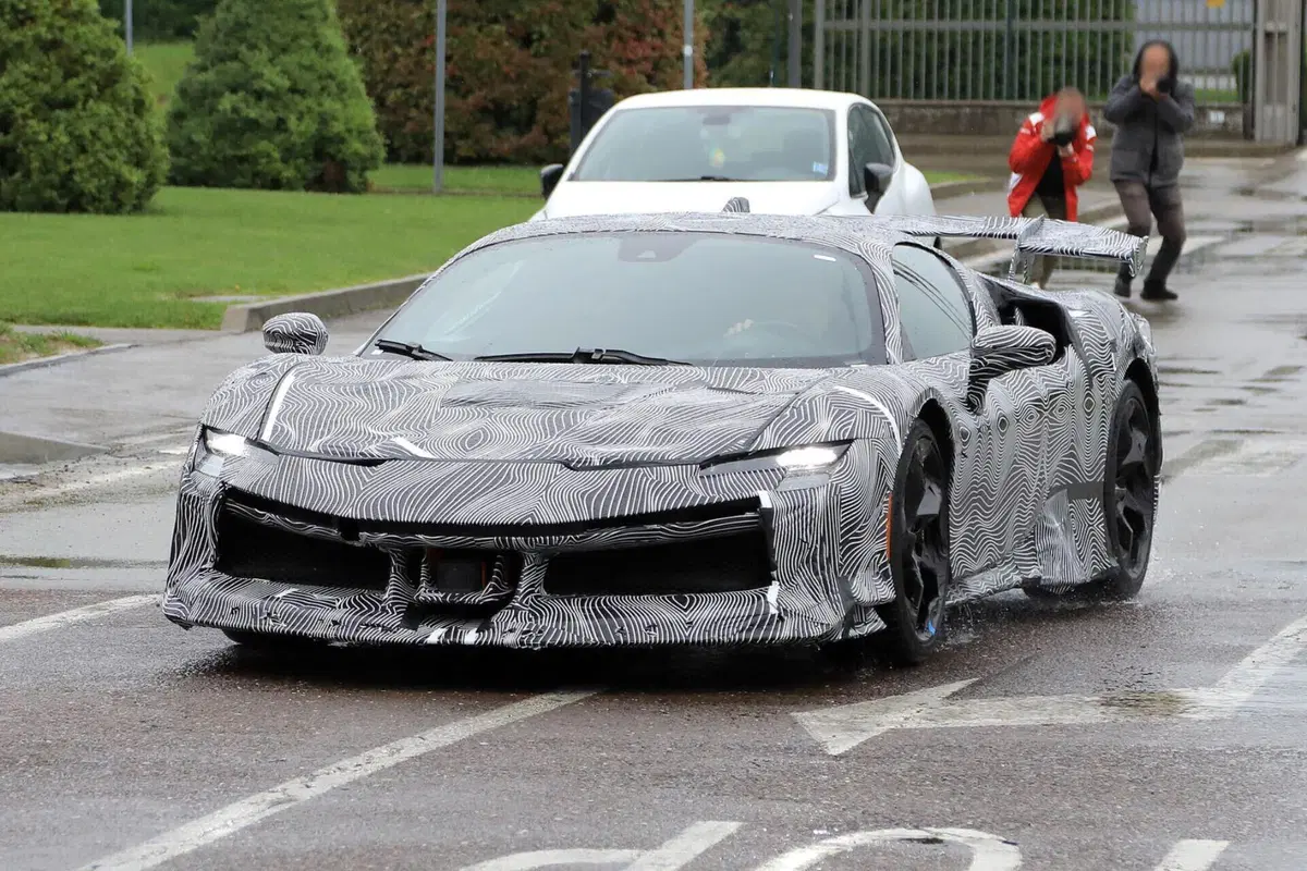 Ferrari SF90 LM: il prototipo è una BELVA [Foto Spia] (7)