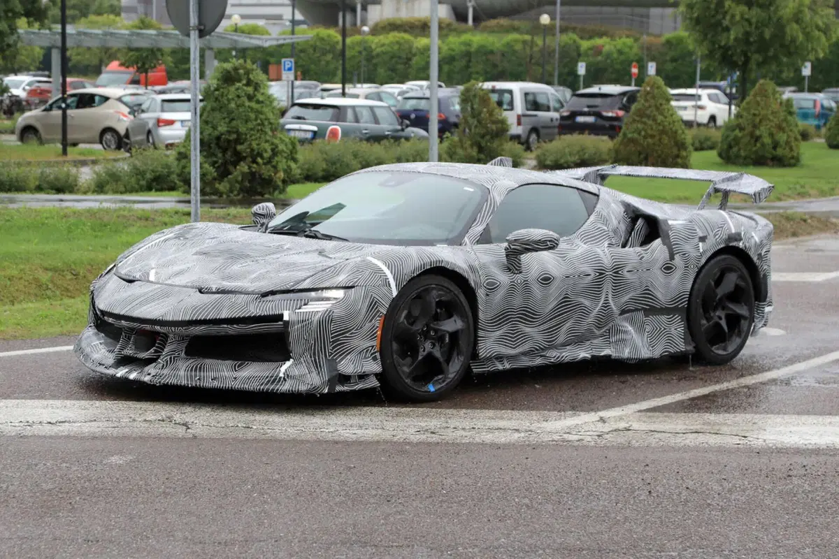 Ferrari SF90 LM: il prototipo è una BELVA [Foto Spia] (10)