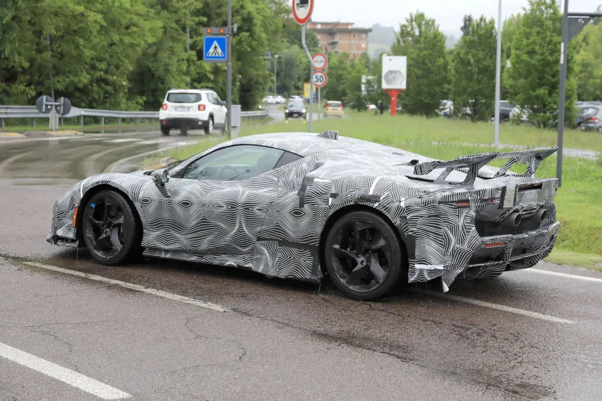 Ferrari SF90 LM: il prototipo è una BELVA [Foto Spia] (12)