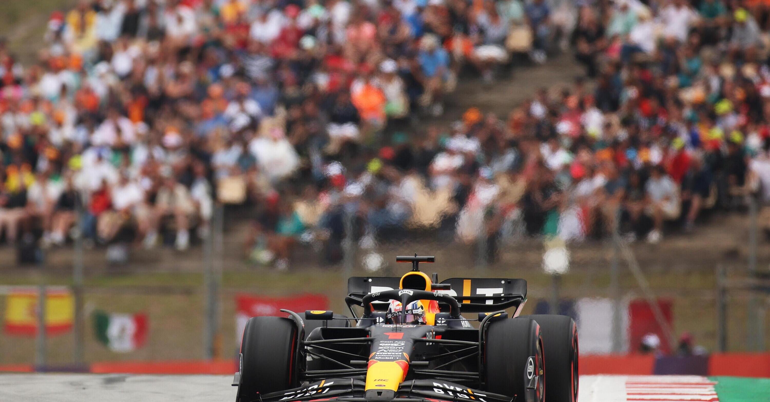 F1 GP Spagna 2023: Vince Verstappen davanti alle Mercedes sul podio. Ferrari delusa