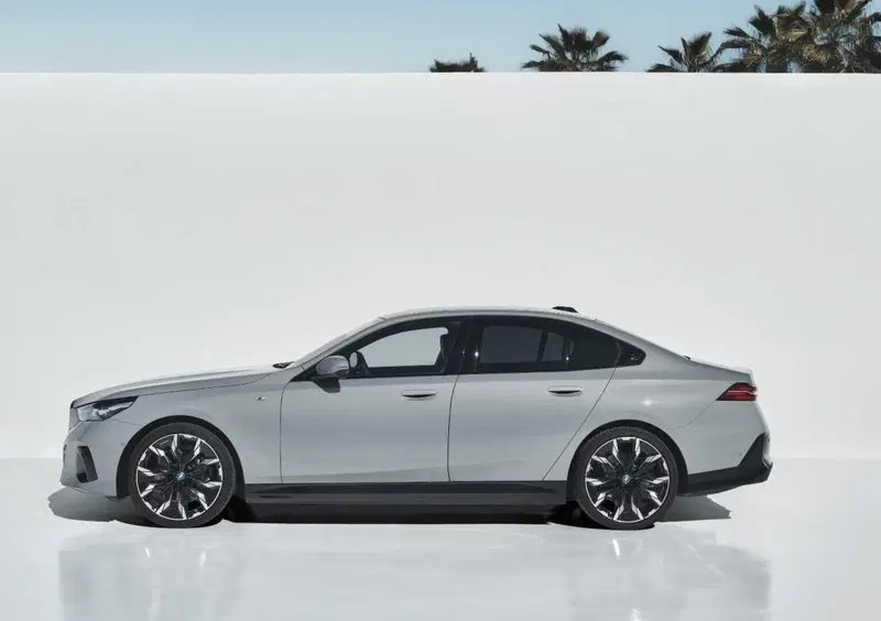 BMW i5 (5)