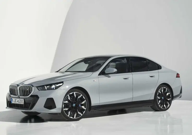 BMW i5 (4)