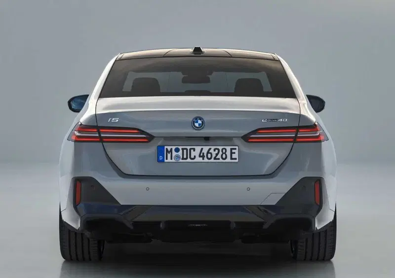 BMW i5 (9)