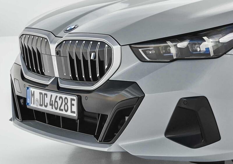 BMW i5 (2023-->>) (21)