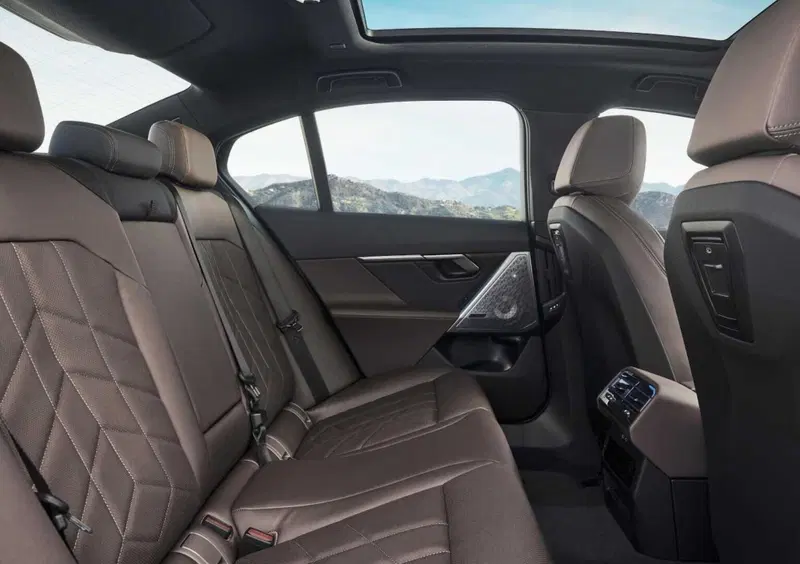BMW i5 (16)