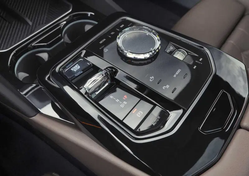 BMW i5 (23)
