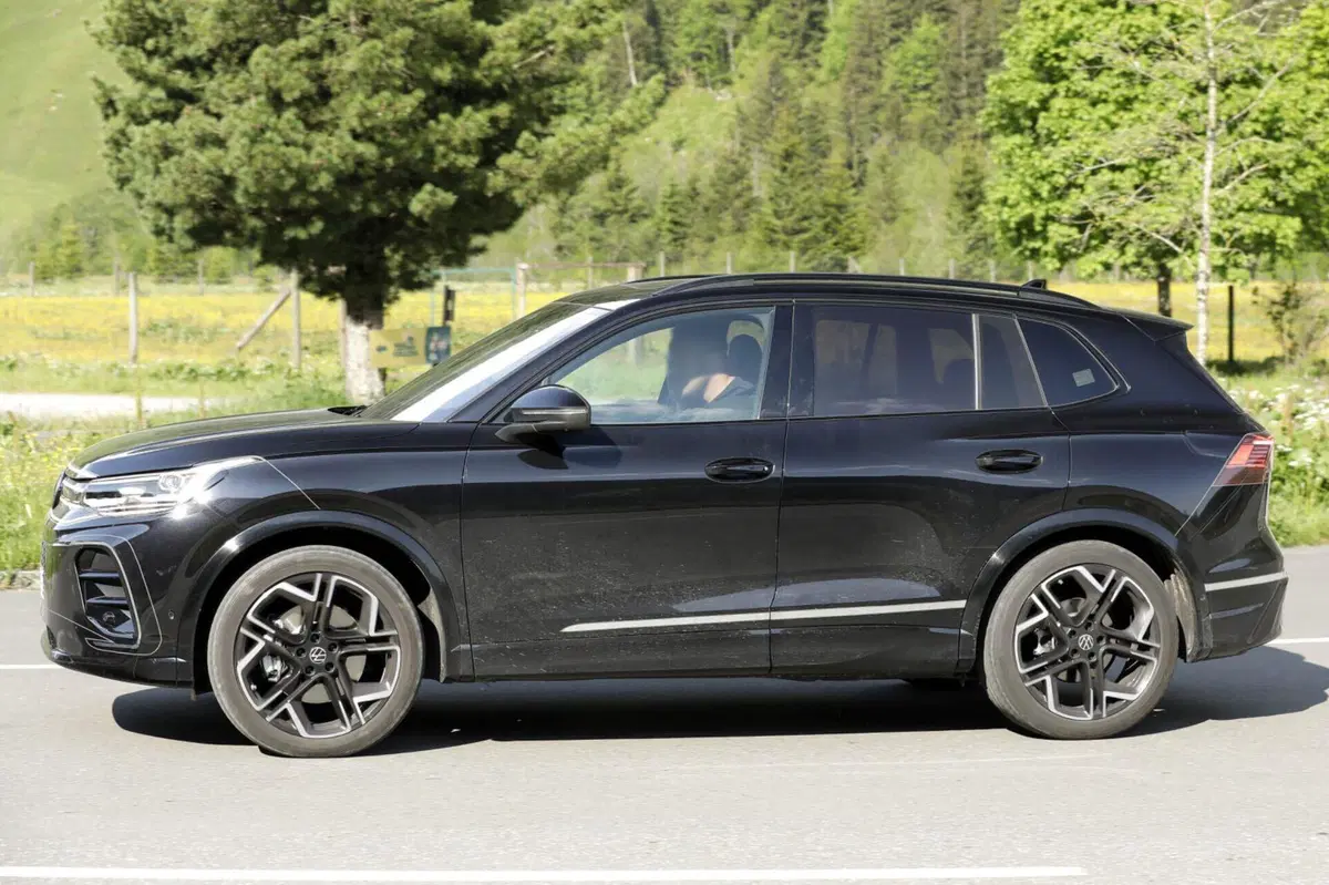 Volkswagen Tiguan 2024, la nuova generazione è in arrivo [Foto Spia] (4)
