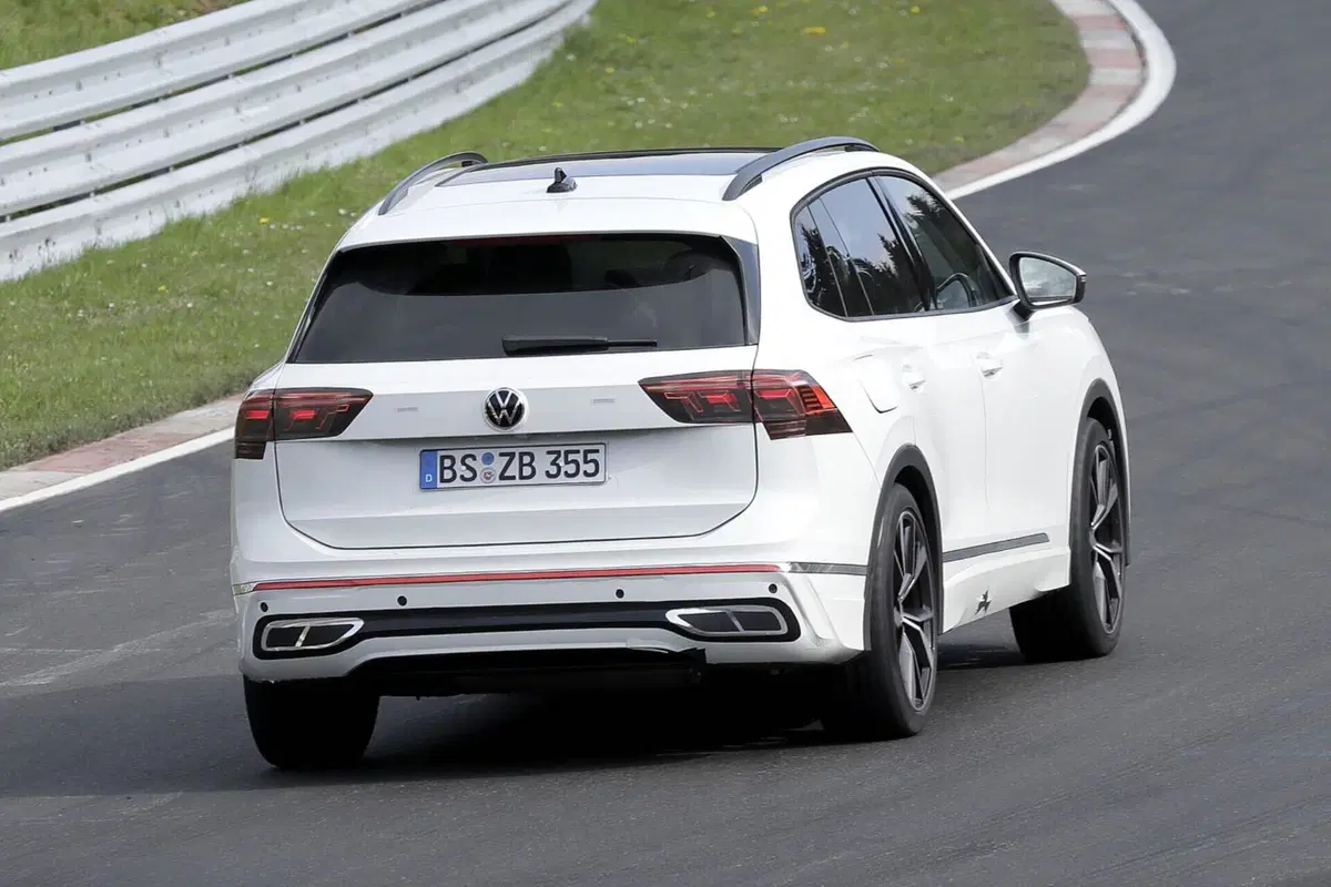 Volkswagen Tiguan 2024, la nuova generazione è in arrivo [Foto Spia] (21)