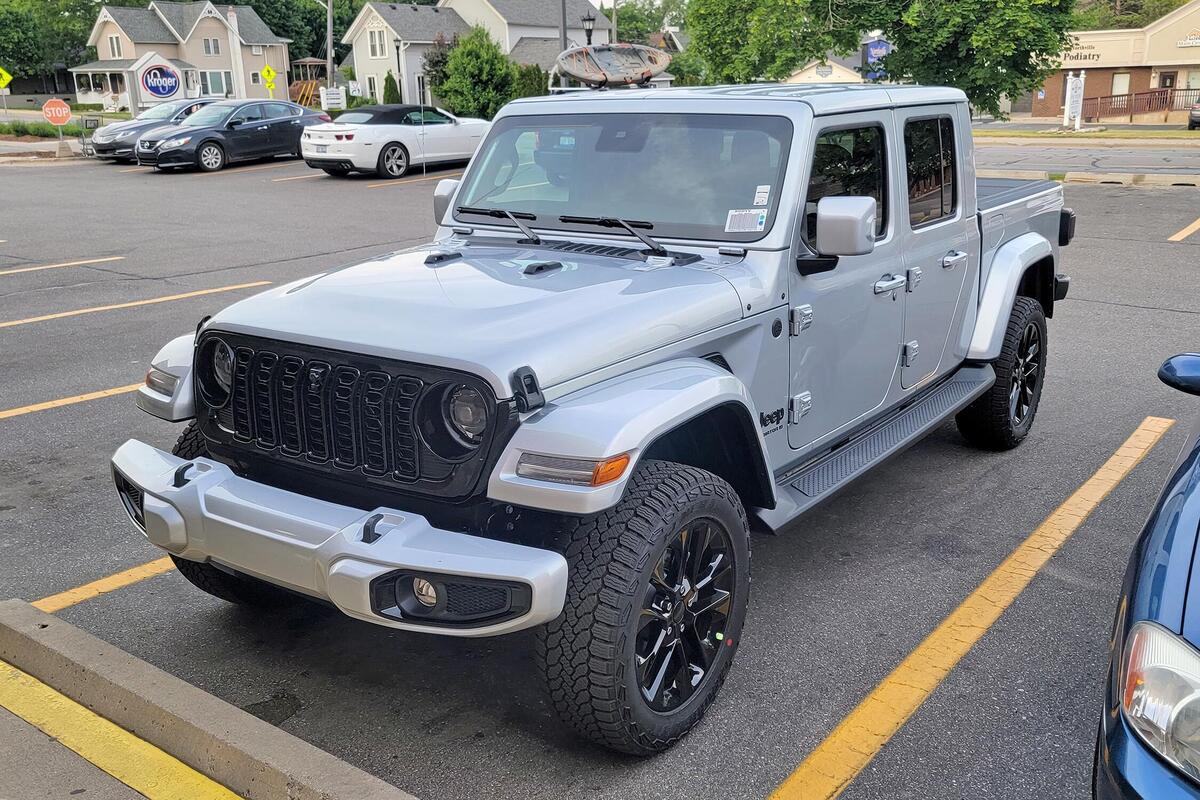 Jeep Gladiator 2024, Il Vero Made In USA Si Aggiorna [Foto Spia] - News ...