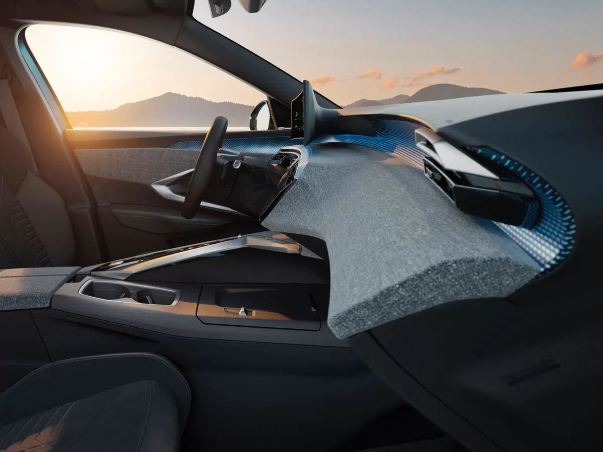 Peugeot 3008, svelati gli interni del nuovo Model Year 2024 (3)
