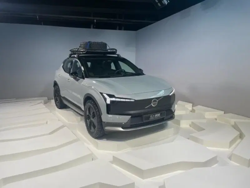 La VOlvo EX30 Cross Country