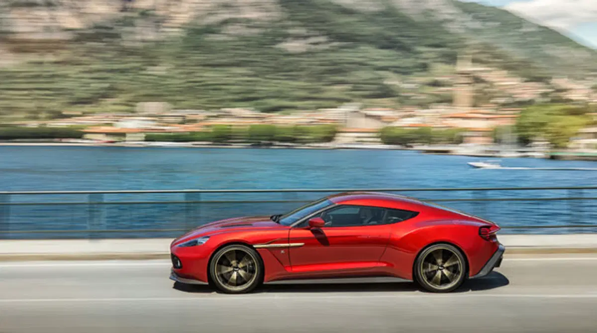 Aston Martin Vanquish Zagato Coupé: 99 esemplari per fortunati collezionisti (2)
