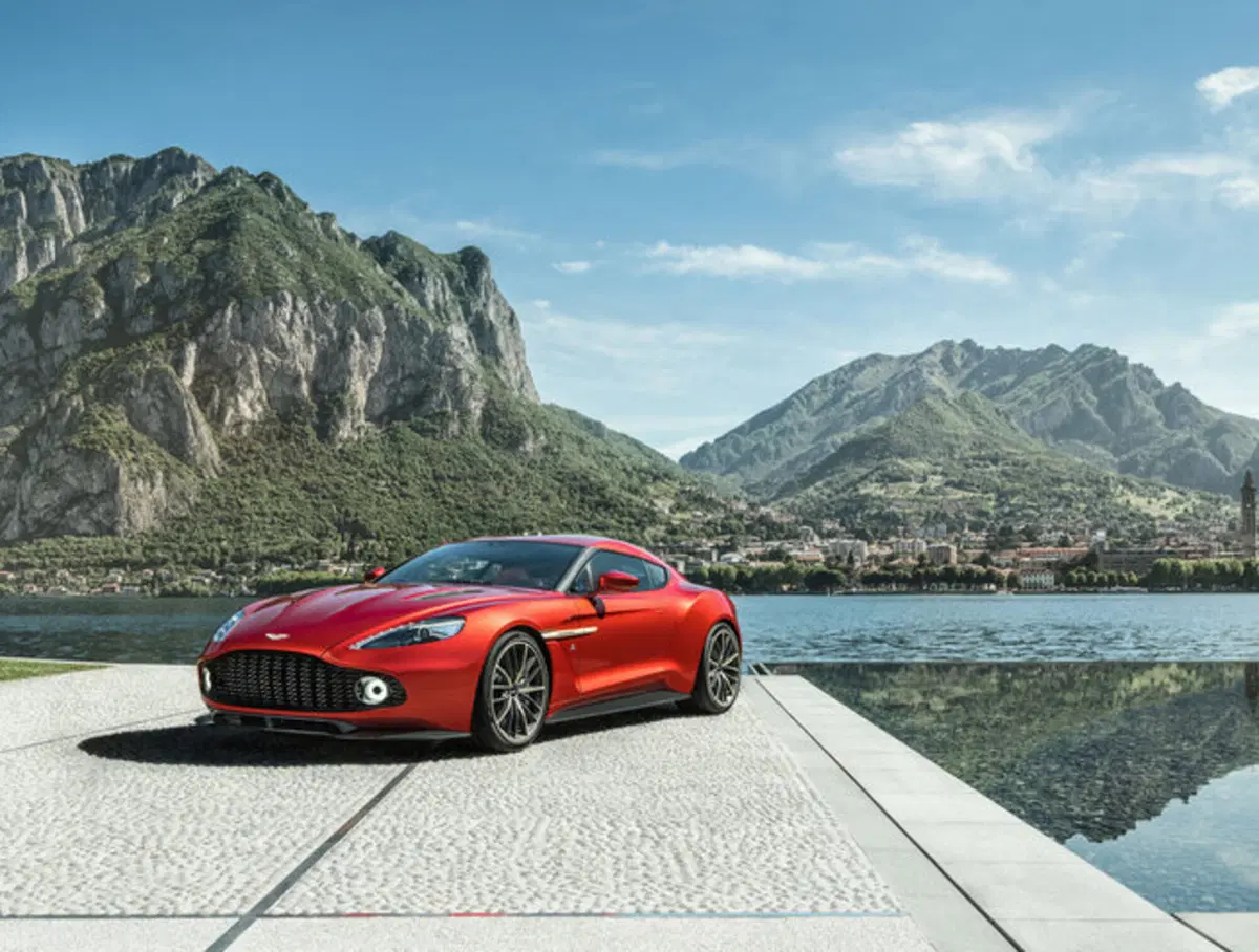 Aston Martin Vanquish Zagato Coupé: 99 esemplari per fortunati collezionisti (3)