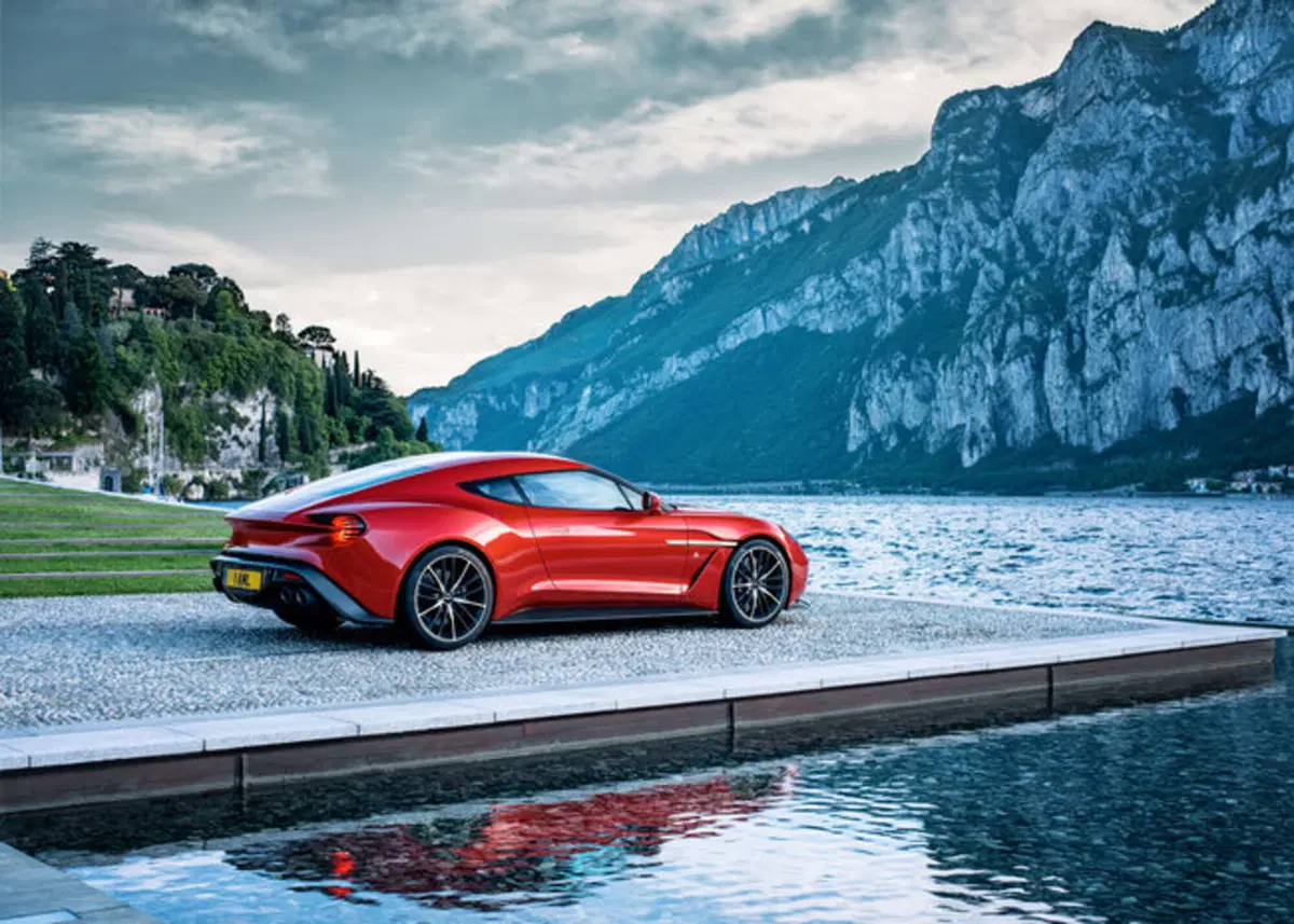 Aston Martin Vanquish Zagato Coupé: 99 esemplari per fortunati collezionisti (5)