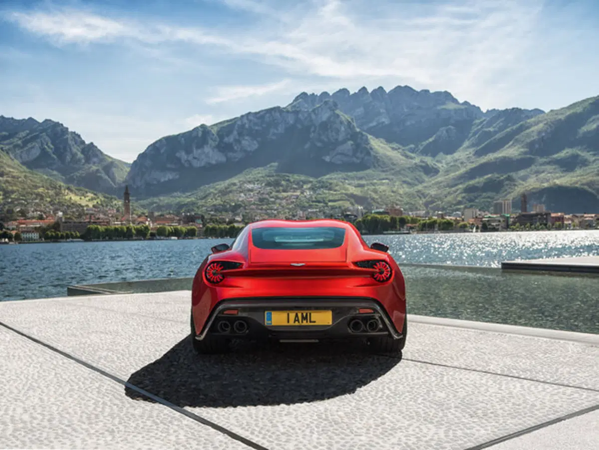 Aston Martin Vanquish Zagato Coupé: 99 esemplari per fortunati collezionisti (12)