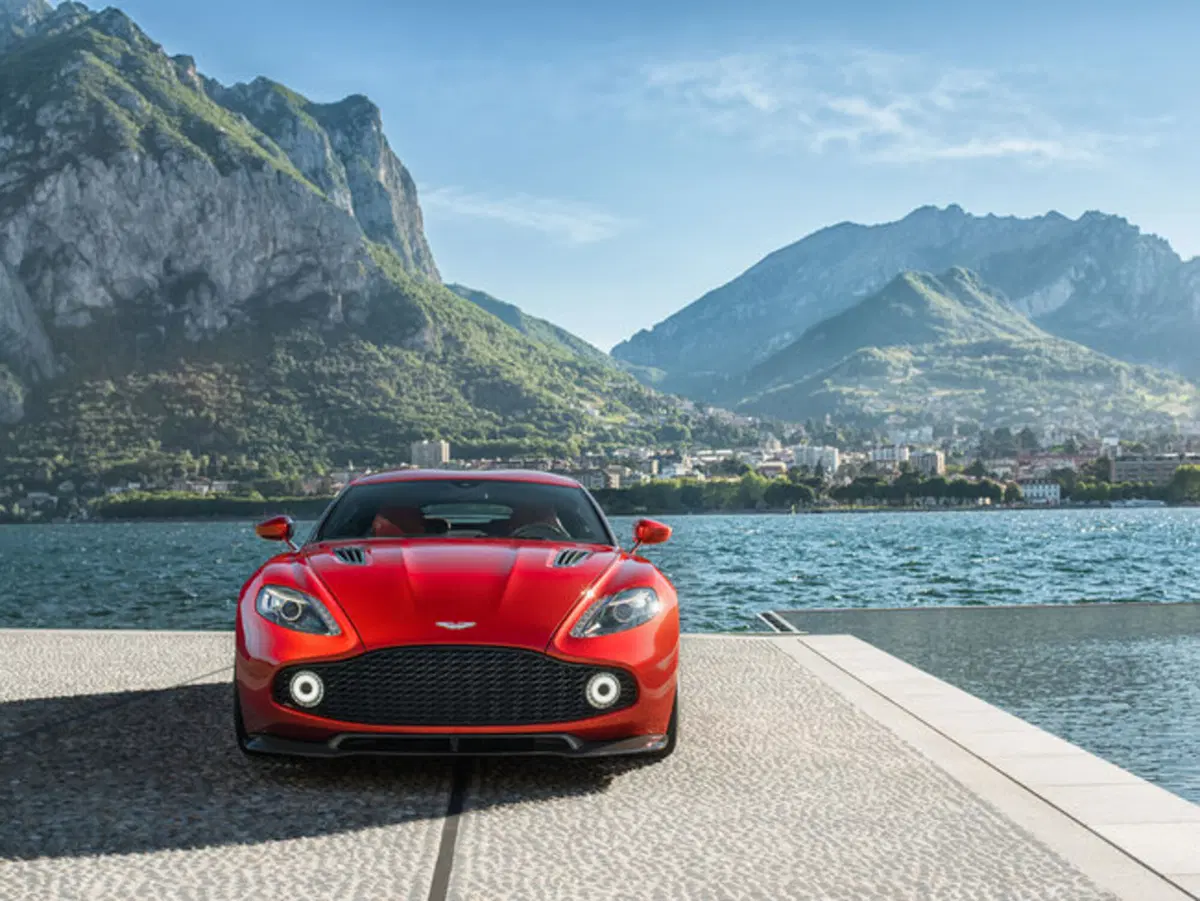 Aston Martin Vanquish Zagato Coupé: 99 esemplari per fortunati collezionisti (13)