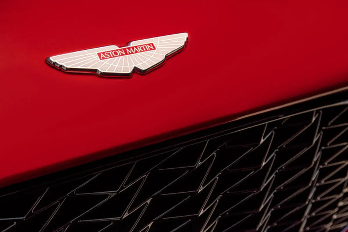 Aston Martin Vanquish Zagato Coupé: 99 esemplari per fortunati collezionisti (15)