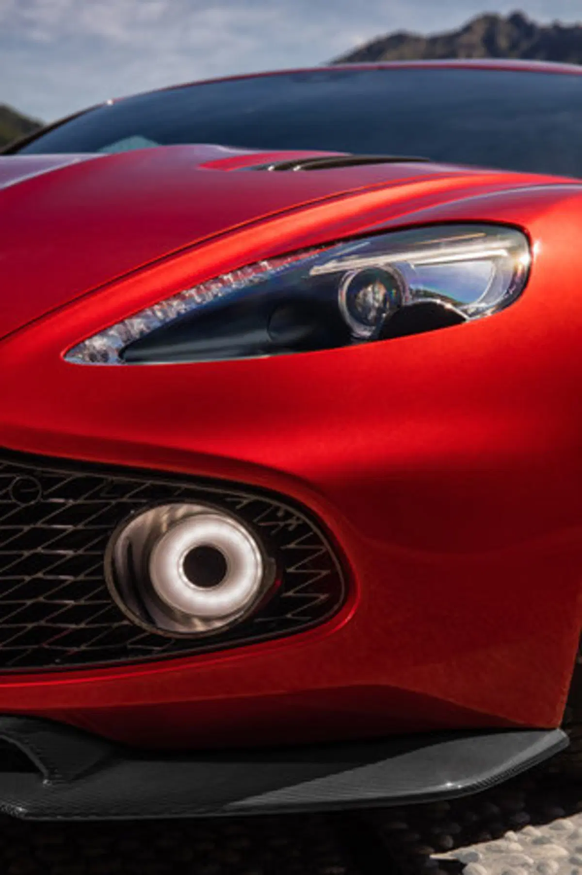 Aston Martin Vanquish Zagato Coupé: 99 esemplari per fortunati collezionisti (16)
