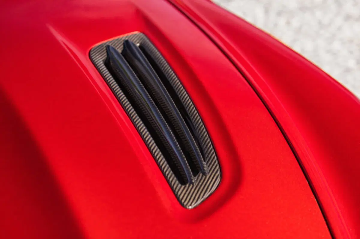 Aston Martin Vanquish Zagato Coupé: 99 esemplari per fortunati collezionisti (17)