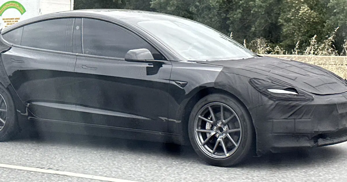 Tesla Model 3 restyling, ecco le nuove foto spia