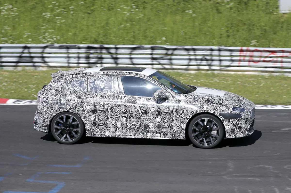 BMW Serie 1 2023, il nuovo facelift è in arrivo [Foto Spia] (3)