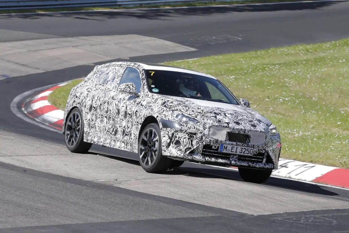 BMW Serie 1 2023, il nuovo facelift è in arrivo [Foto Spia] (5)
