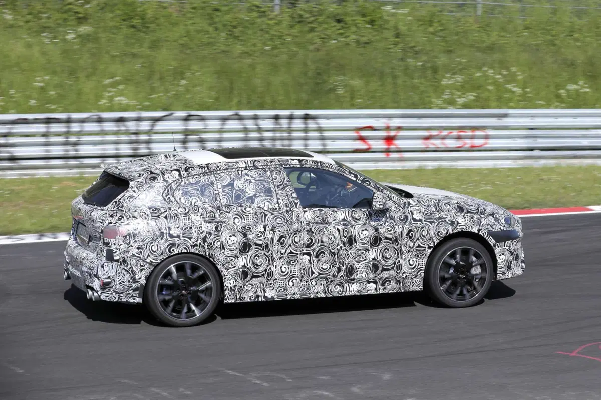 BMW Serie 1 2023, il nuovo facelift è in arrivo [Foto Spia] (6)