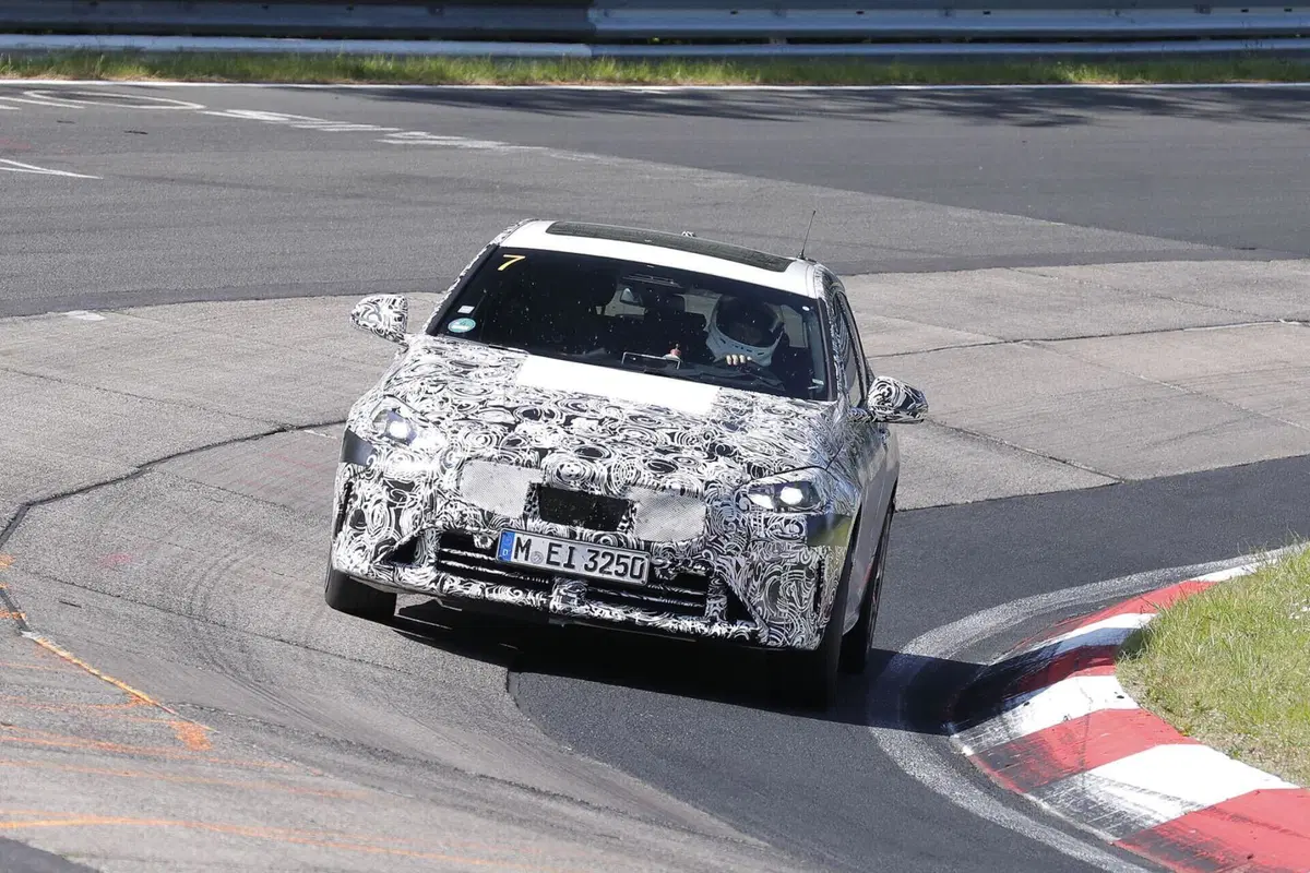 BMW Serie 1 2023, il nuovo facelift è in arrivo [Foto Spia] (8)