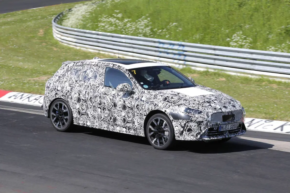 BMW Serie 1 2023, il nuovo facelift è in arrivo [Foto Spia] (9)