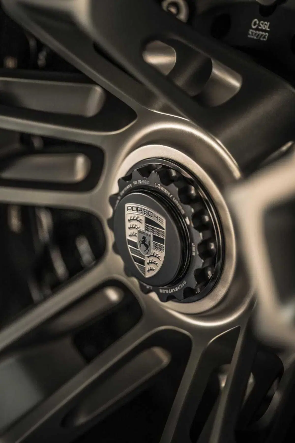 Porsche compie 75 anni: la festa e le novità in diretta stasera