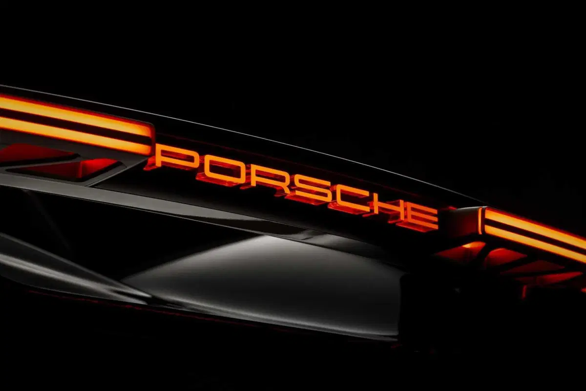 Porsche compie 75 anni: la festa e le novità in diretta stasera (11)