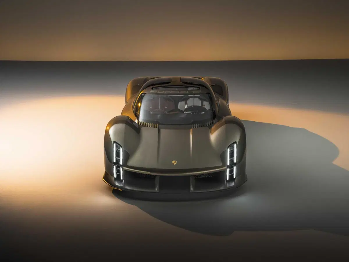 Porsche compie 75 anni: la festa e le novità in diretta stasera (16)