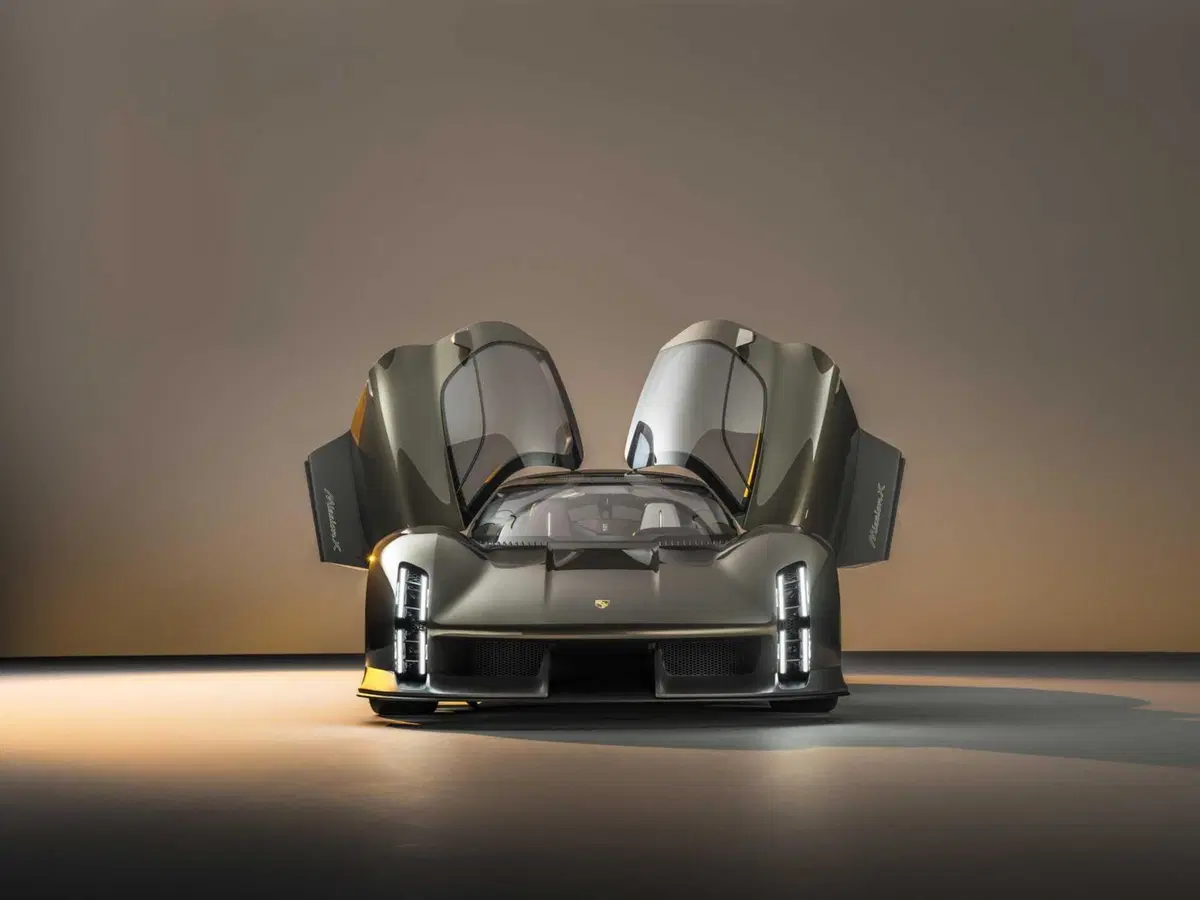 Porsche compie 75 anni: la festa e le novità in diretta stasera (17)