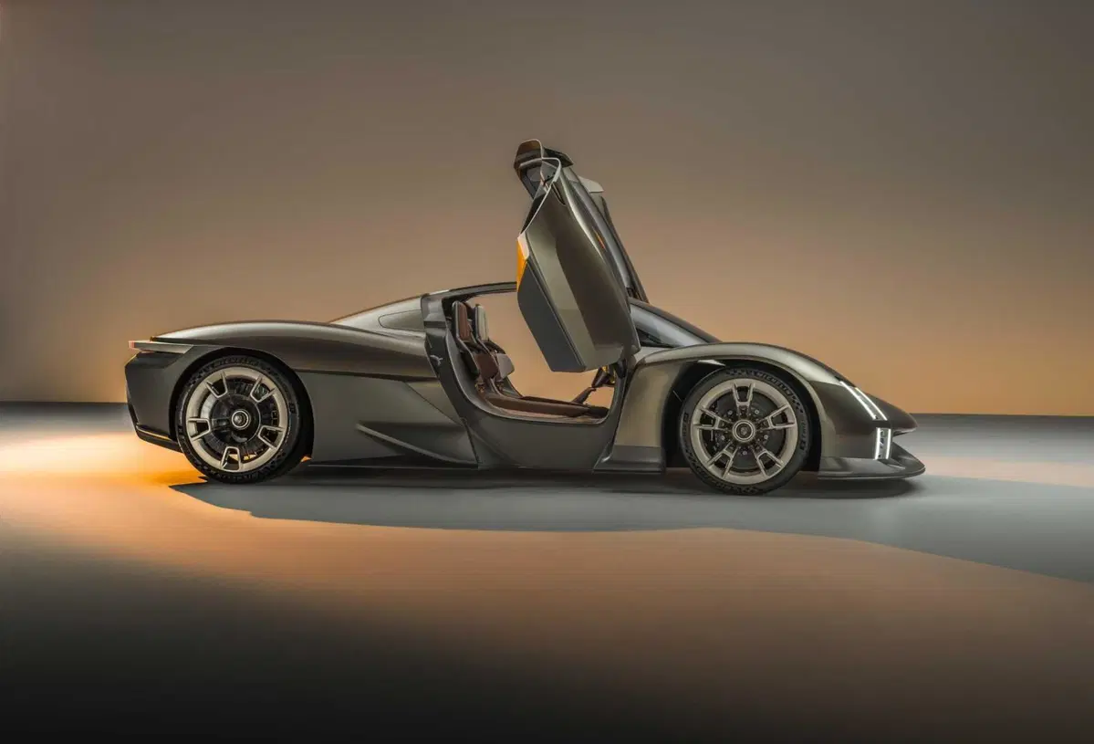 Porsche compie 75 anni: la festa e le novità in diretta stasera (20)
