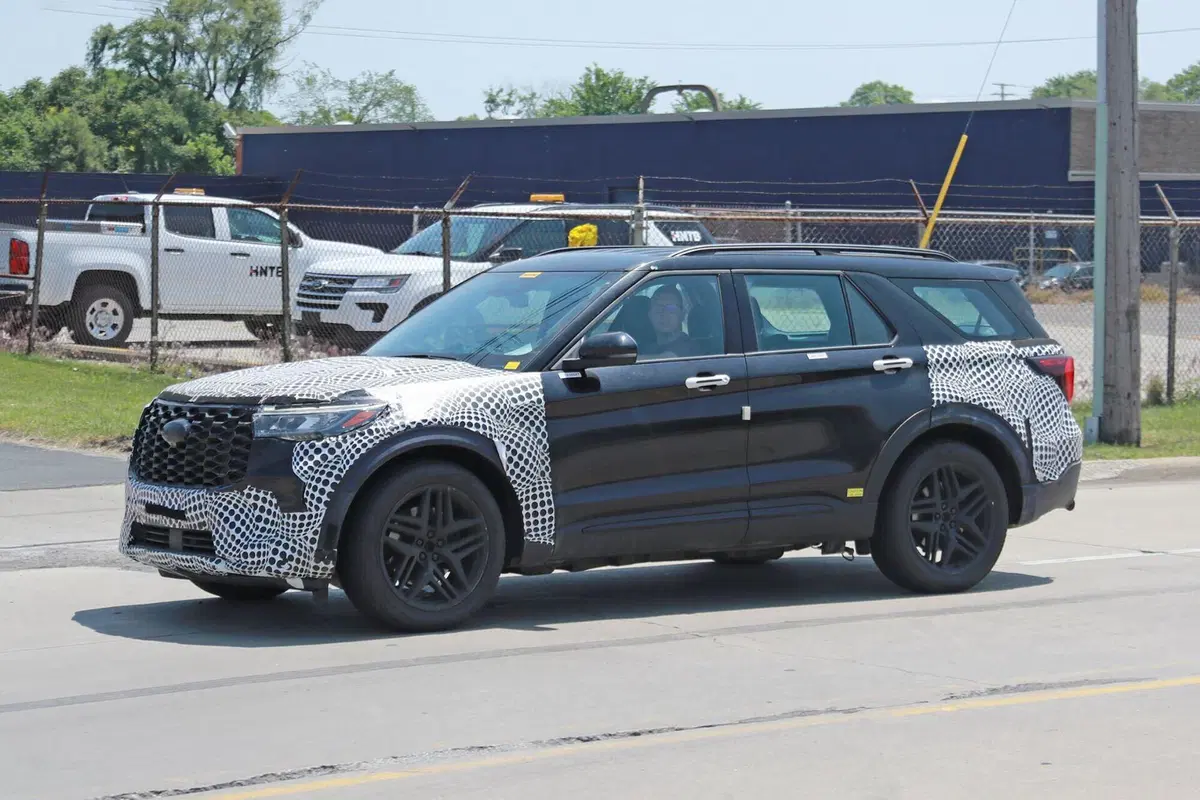 Ford Explorer 2024, in arrivo il nuovo Model Year [Foto Spia] (2)