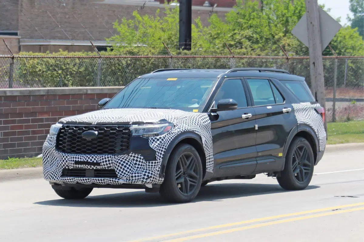 Ford Explorer 2024, in arrivo il nuovo Model Year [Foto Spia] (3)