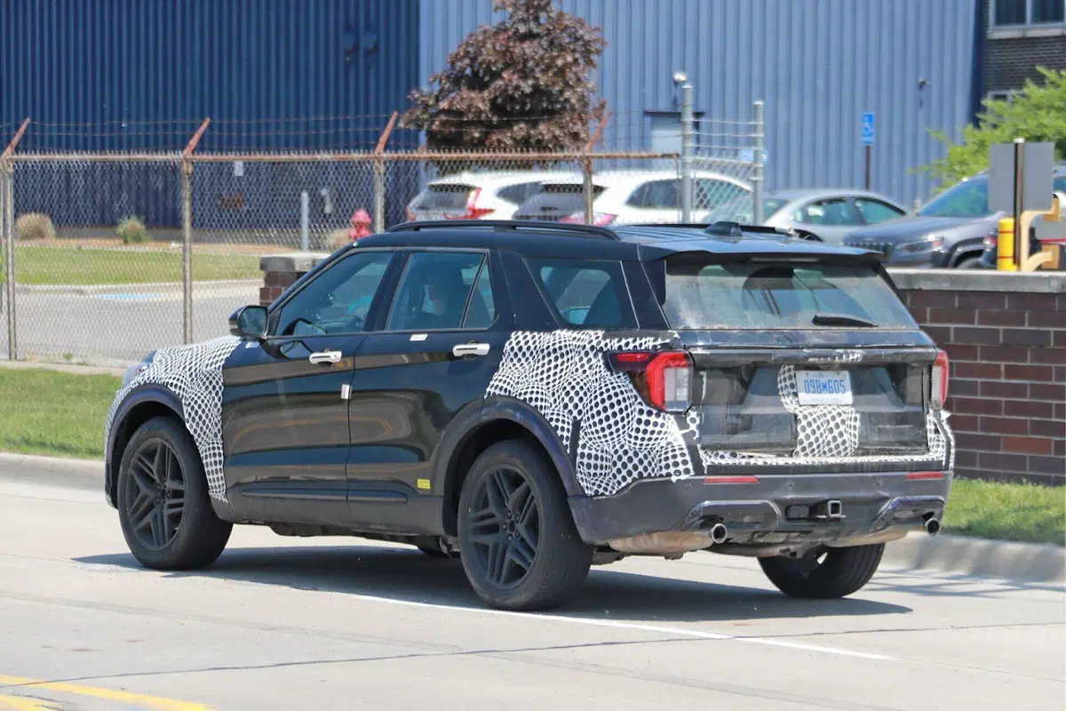 Ford Explorer 2024, in arrivo il nuovo Model Year [Foto Spia] (6)